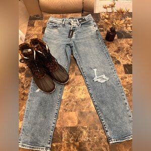 Express “Boyfriend” mid rise jeans 00 Petite